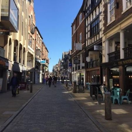 Lovely 2 Bedroom Penthouse Apartment In Chester - Free Parking!! Exterior foto